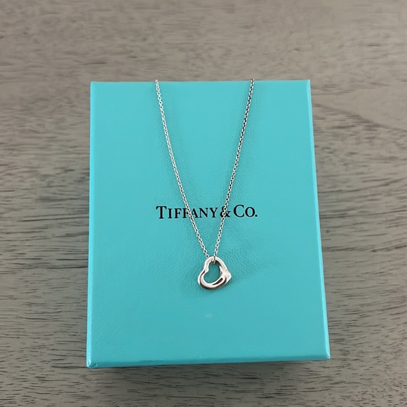 Elsa Peretti®
Open Heart Pendant
in Silver, 11 mm - Picture 3 of 7